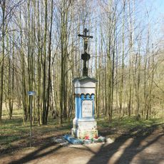 Kříž u cesty u Markvartického rybníka