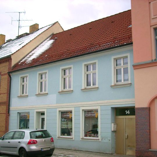 Wohnhaus in geschlossener Bebauung Kolpingstraße 14