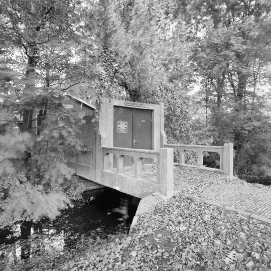 Joodse begraafplaats, toegangsbrug