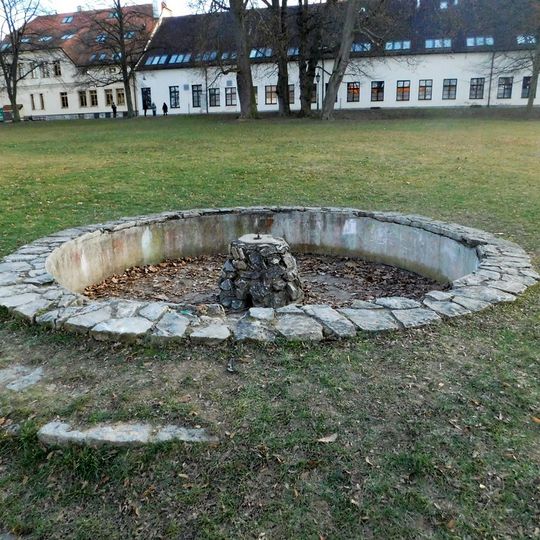 Fontána v parku u zámku ve Vlašimi