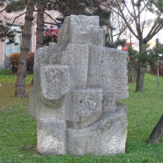 Natursteinplastik Vogelbaum von Joana Steinlechner-Bichler 1963