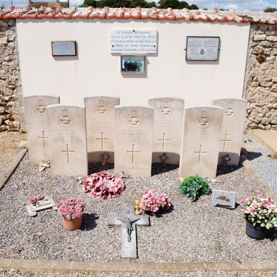Bransles Communal Cemetery, Commonwealth Plot