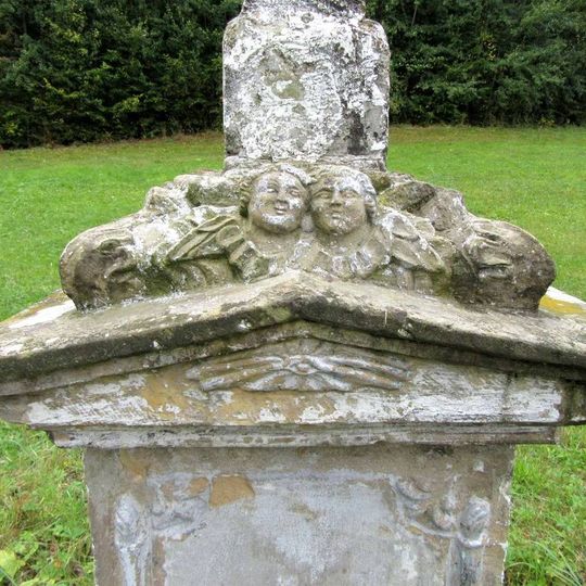 Kříž u Klášterce pod lesem