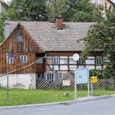 Wohnhaus und Scheune im Hakengrundriss Bergstraße 2