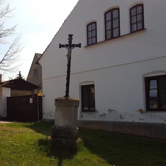 Kříž ve Stašově u silnice na Kočvary
