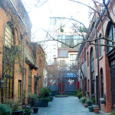 Sniffen Court Historic District