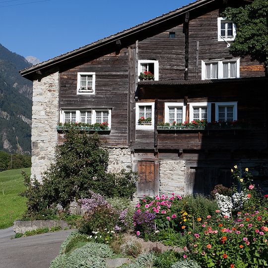 Steinhaus nordöstlich der Kirche