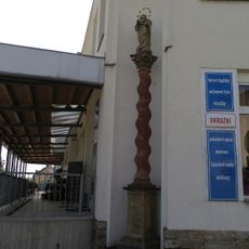 Sloup se sochou Panny Marie Immaculaty