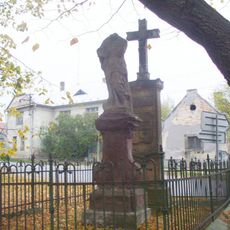 Socha Panny Marie Bolestné na návsi v Cerhenicích
