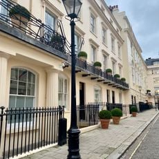 5 Lampstandards Numbered 1 To 5 (Consecutive)