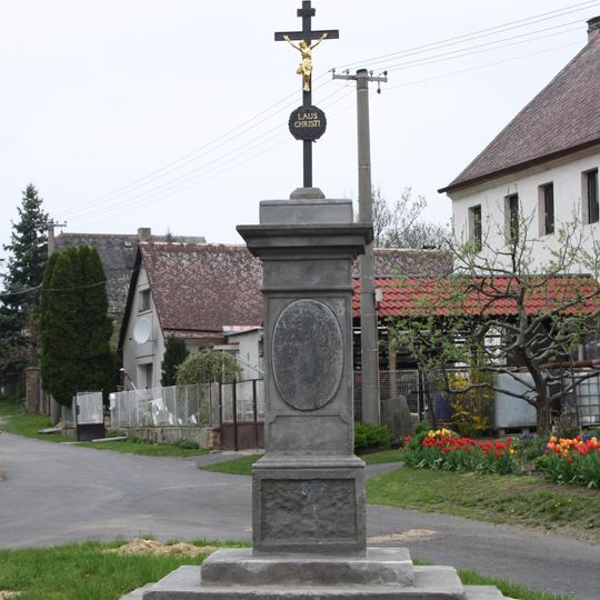 Kříž na rozcestí v Jištěrpách