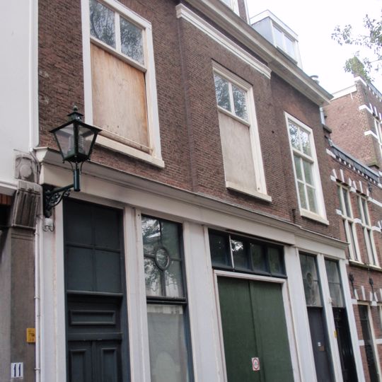 Pand met eenvoudige, doch zeer verzorgde gevel