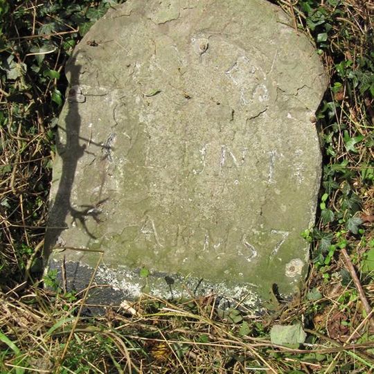 Milestone, W of Clunton