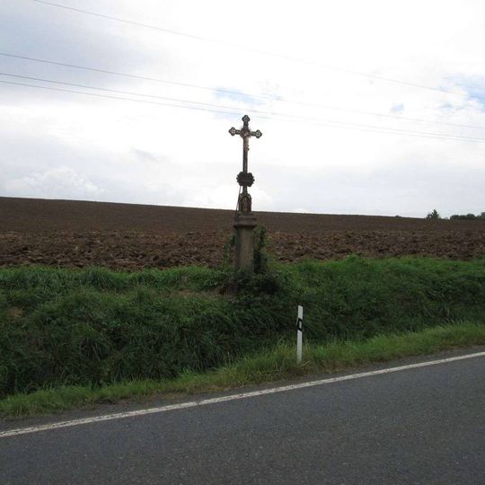 Kříž nad Domažlicemi u silnice do Chrastavic