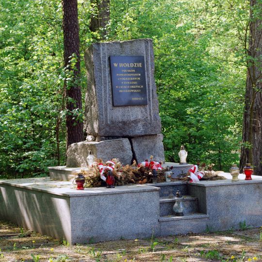 Monument to victims of II World War murdered and buried in Lućmierz Forest