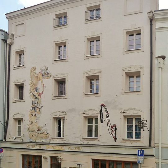 Theresienstraße 26