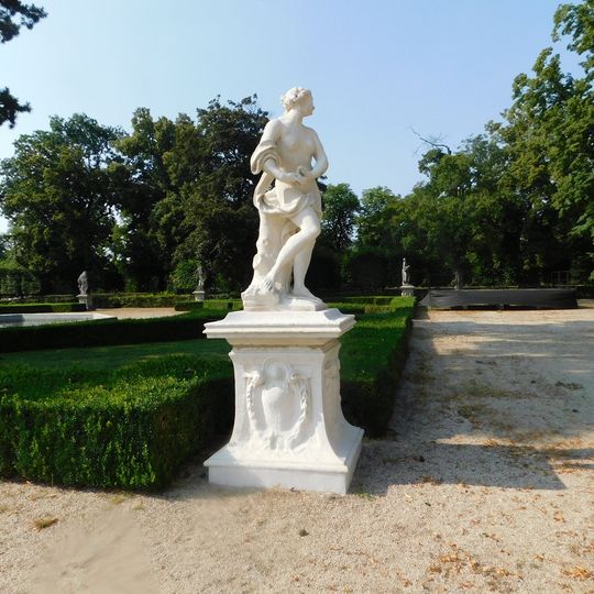 Socha Hygie v zámeckém parku ve Slavkově