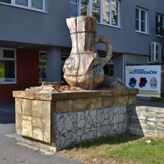Plastika Džbán v Komíně