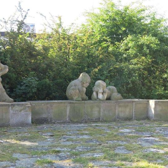 Sochy dětí u dětského hřiště v Malátově ulici v Ústí nad Labem