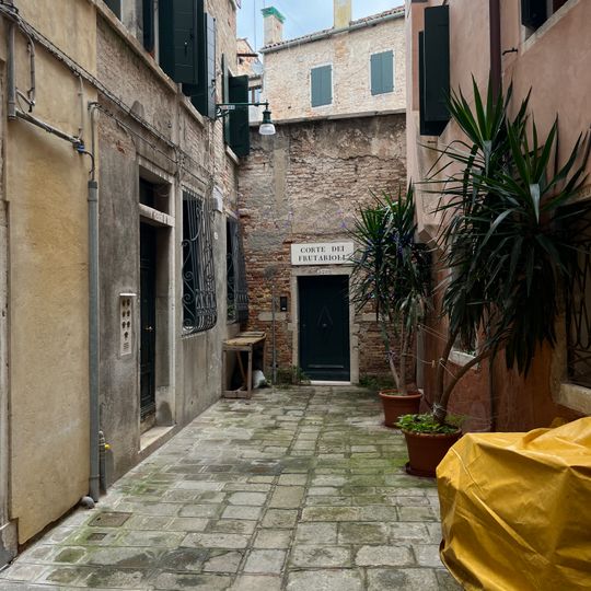 Corte dei Frutarioli