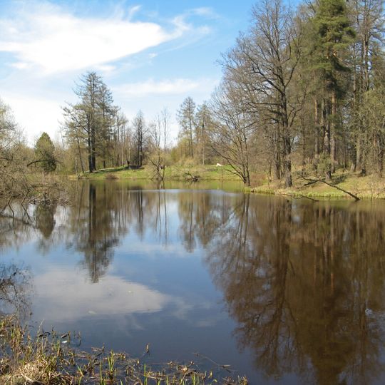 Пруд с плотиной