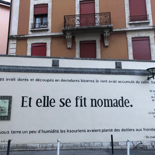 Plaque épigraphique en hommage à Isabelle Eberhardt