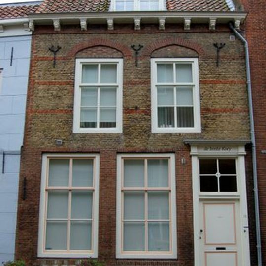 Dwarshuis met rechte gevel