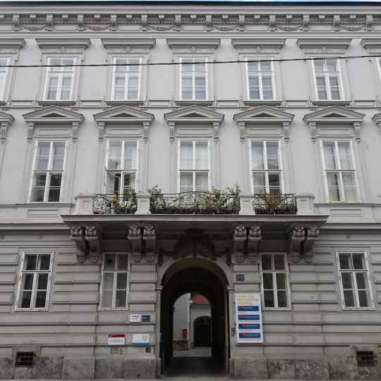 Ehem. Stadtpalais Auersberg samt Stall- und Remisengebäude