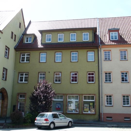 Wohnhaus in geschlossener Bebauung Bahnhofstraße 16