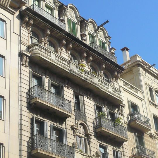 Edifici d'habitatges c. Rosselló, 253