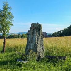 Kříž ve Vysoké na křižovatce