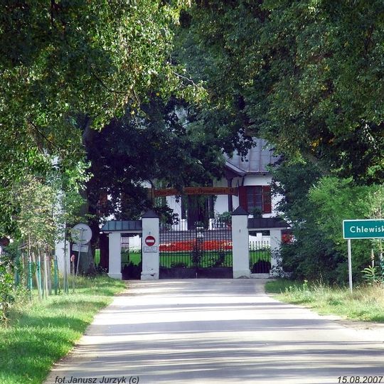 Zespół dworski w Chlewiskach