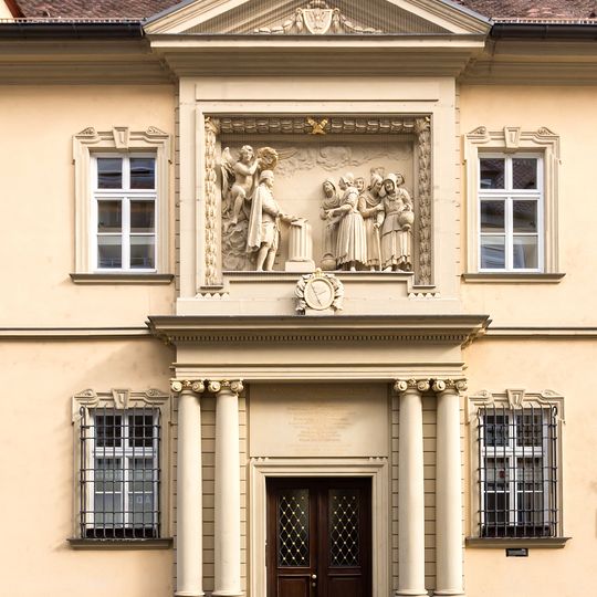 Hofbeamtenwohnhaus, Adelspalais der Freiherren von Zobel, später Dienstbotenspital, sogenannte Hueberspflege