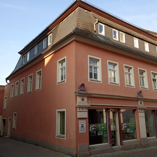 Wohnhaus in halboffener Bebauung Freiberger Straße 58
