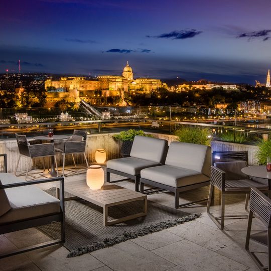 Liz and Chain Sky Lounge