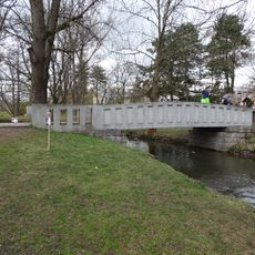 Lávka přes Klenici u dětského hřiště v parku Štěpánka