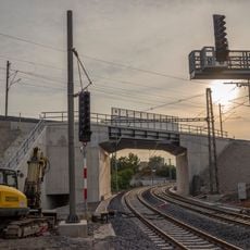 Most trati 221 přes trať Zahradní Město - Malešice