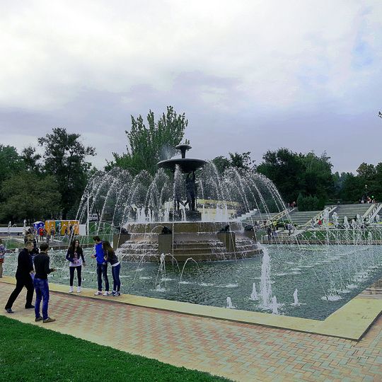 Fountan at Theater Square