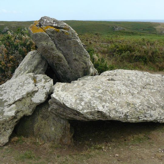 Dolmen Men yan