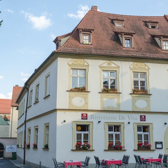 Wohn- und Geschäftshaus