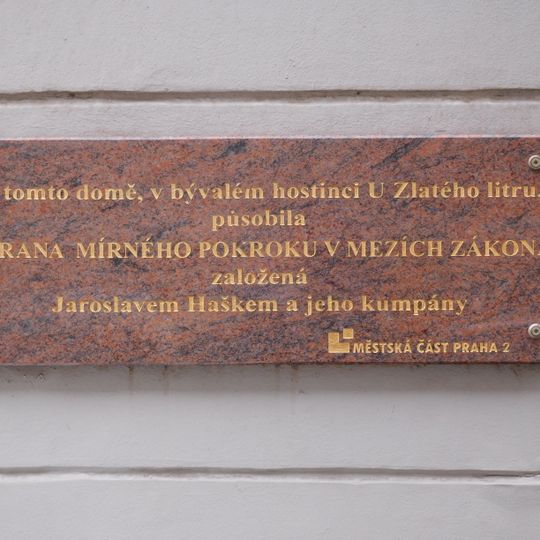 Pamětní deska Strany mírného pokroku v mezích zákona v Balbínově ulici v Praze