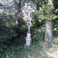 Kříž východně od Mostku