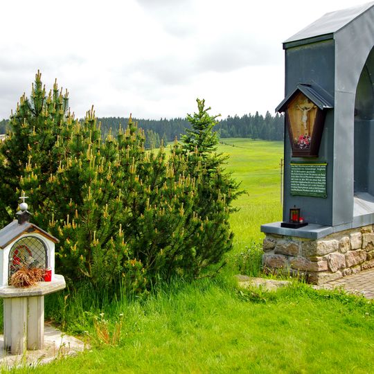 Památník bývalého kostela v Jelení