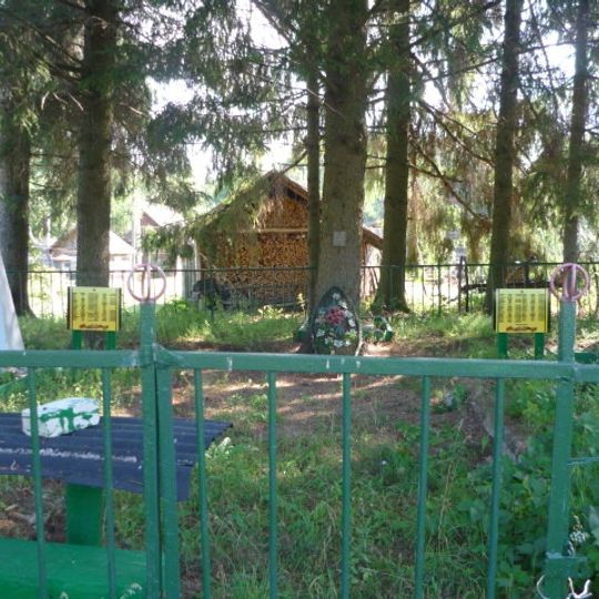 Братская могила советских воинов, погибших в боях с фашистами