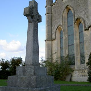 War Memorial to South of Holy Trinity Church