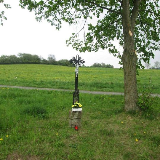 Kříž jižně od Pečetína