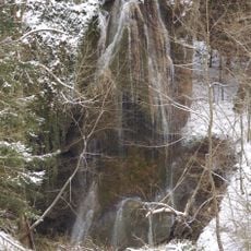 Unterdrackensteiner Tuffsteinfels mit Höhlen