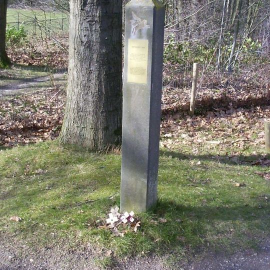 Gedenkzuil aan de Dreijenseweg