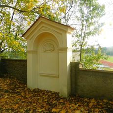 Výklenková kaplička v jižní ohradní zdi hřbitova u svatého Vojtěcha v Havlíčkově Brodě