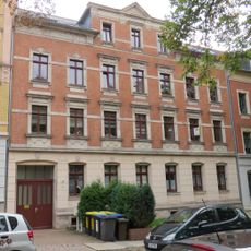 Mietshaus in geschlossener Bebauung mit Vorgarten Ludwig-Richter-Straße 26